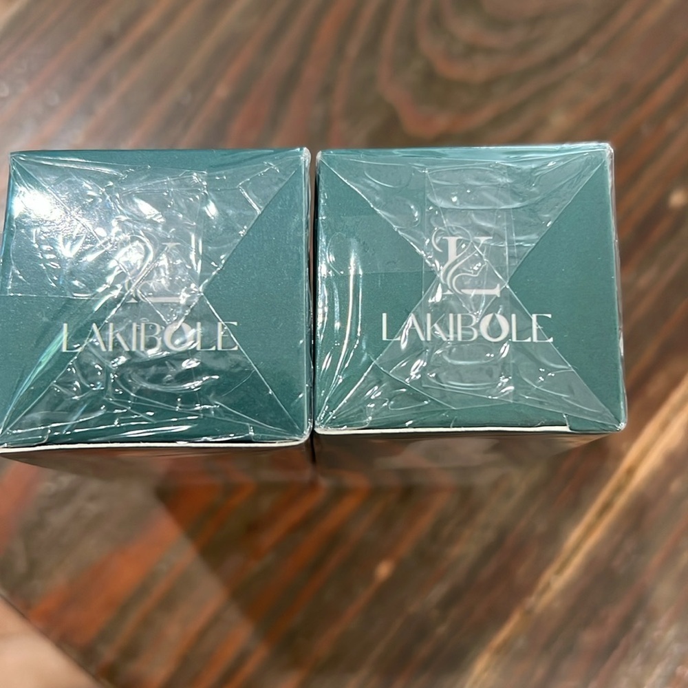 Lakibole 1 fl oz Niacinamide Serum with Hyaluronic Acid - Green and White. NIB! - Picture 3 of 9